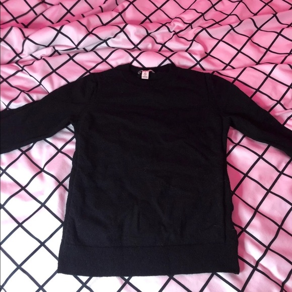 Black top - Picture 2 of 2